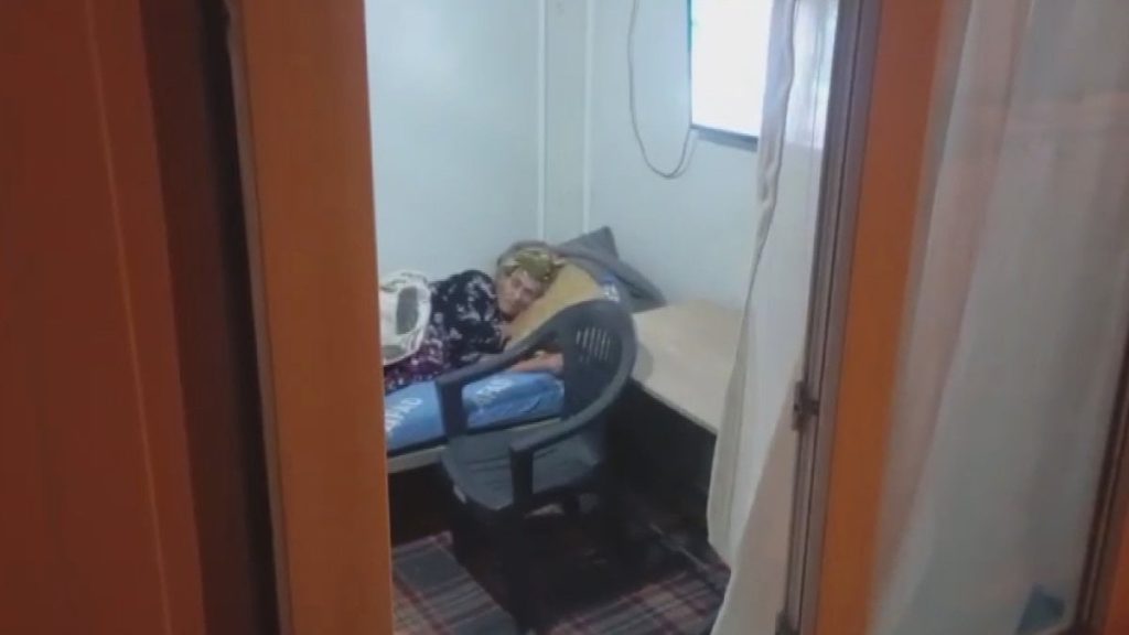 Hatay’da baygınlık geçiren 90 yaşındaki kadın, su isteyerek kurtuldu