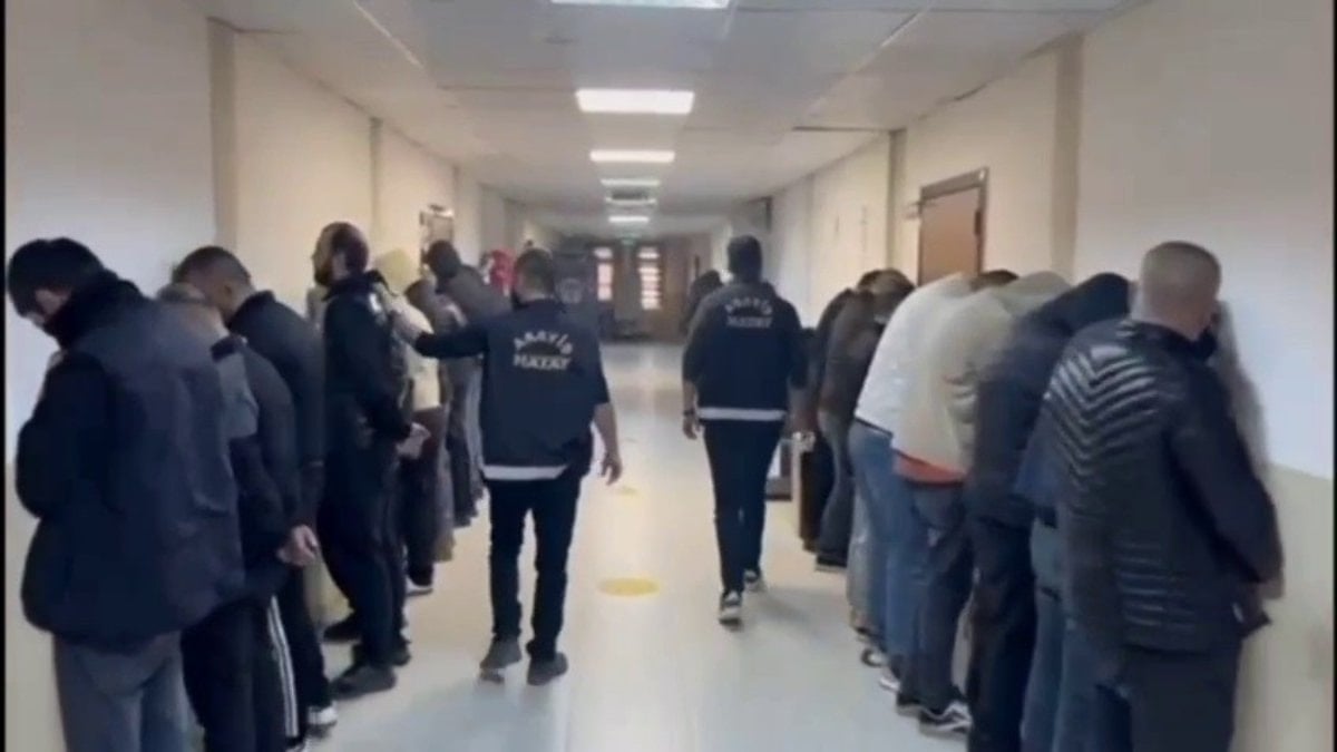 Hatay’da kahvehaneyi kumarhaneye çeviren 42 şahsa 487 bin TL ceza