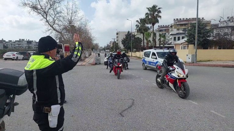 Hatay’da meslekte 32 yılını geride bırakan polise sürpriz