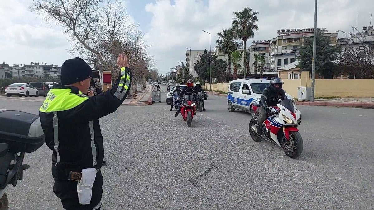 Hatay’da meslekte 32 yılını geride bırakan polise sürpriz
