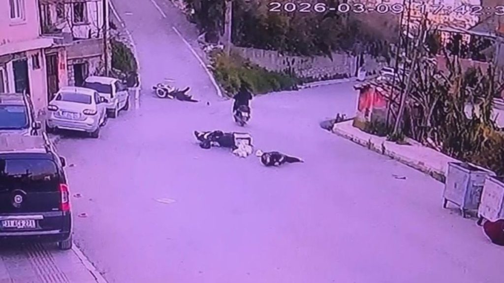 Hatay’da motosikletler kafa kafaya çarpıştı: 3 yaralı