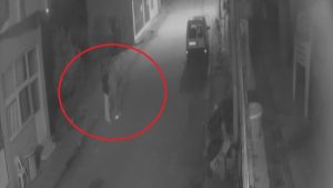 Hatay’da park halindeki motosiklet hırsızları kamerada: Şüpheliler yakalandı