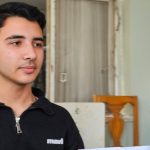 Hatay’da yaralı bulduğu İshak kuşunu kurtardı