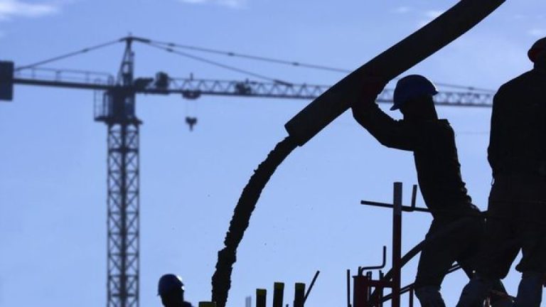 Hizmet üretim endeksi yıllık bazda azaldı, inşaat üretimi arttı