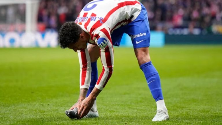 İlginç anlar! İspanya LaLiga’da top güvercine çarptı