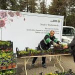 İnegöl’de Bayram Öncesi Mezarlıklar Çiçek Bahçesine Büründü