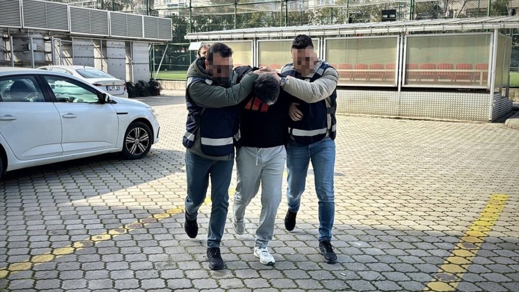 Interpol tarafından yakalanan cinayet zanlısı Rusya’dan getirildi
