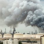 İran Bahreyn’deki en büyük petrol tesisine saldırdı: Alevler gökyüzünü kapladı