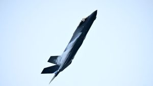 İran ordusu: Ülkenin güneyinde bir F-15 savaş uçağı düşürüldü