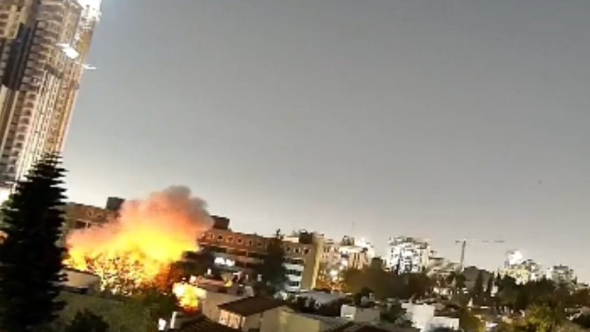 İran’ın füzeleri bir kez daha Demir Kubbe’yi deldi