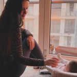 İrem Helvacıoğlu kızı Sora’yı paylaşmaya doymuyor: “Elbise ve oyuncak benim”