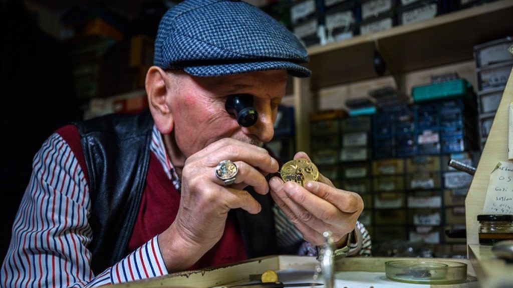 İstanbul’da 2İskele Arif Usta’ 58 yıldır zamanı onarıyor