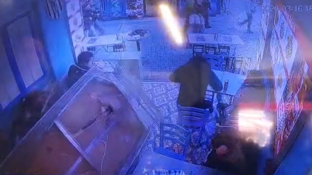 İstanbul’da balıkçının asma tavanı bebekli ailenin üzerine düştü: Doğal afet denildi