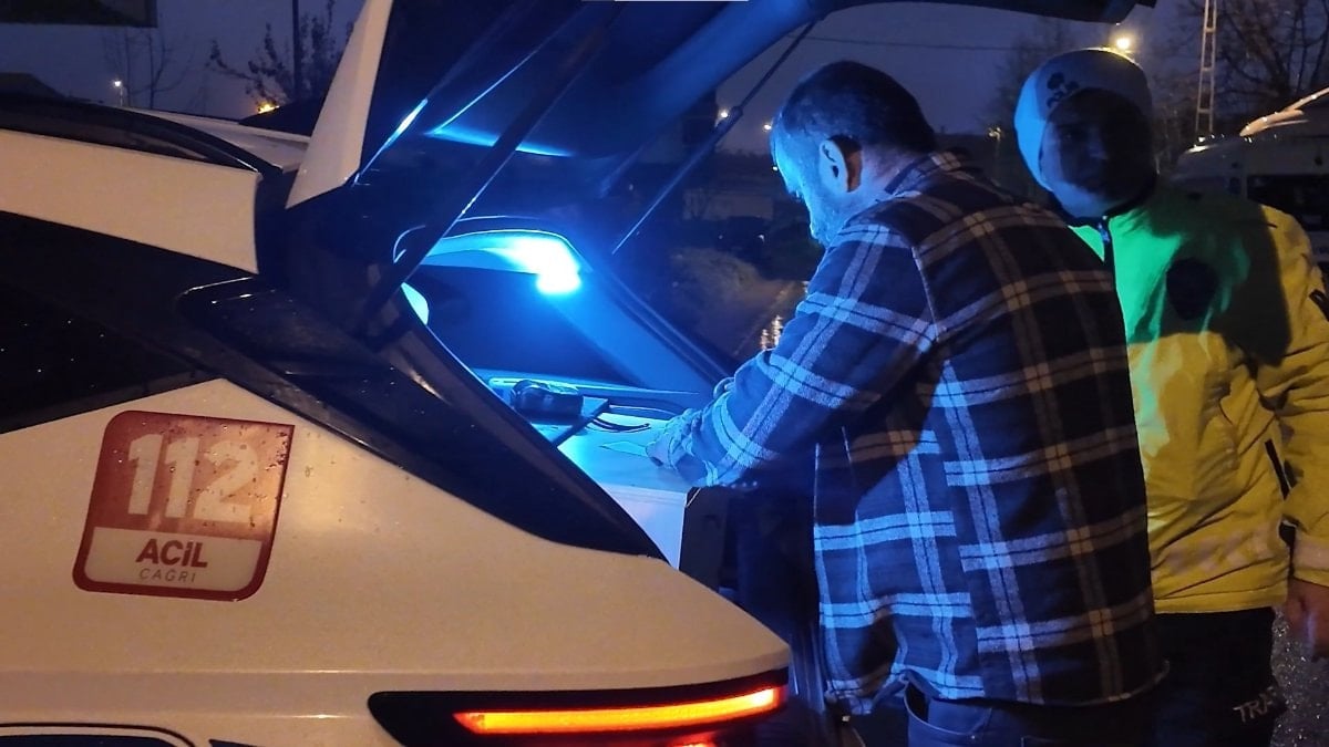 İstanbul’da direksiyon başında uyuyakalan sürücüye itfaiye müdahale etti