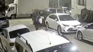 İstanbul’da eşine sinirlenen adam sokağa çıkıp havaya ateş açtı