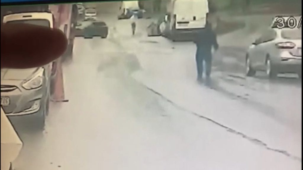 İstanbul’da eşiyle ilişkisi olduğunu iddia ettiği şahsı vurup kaçtı