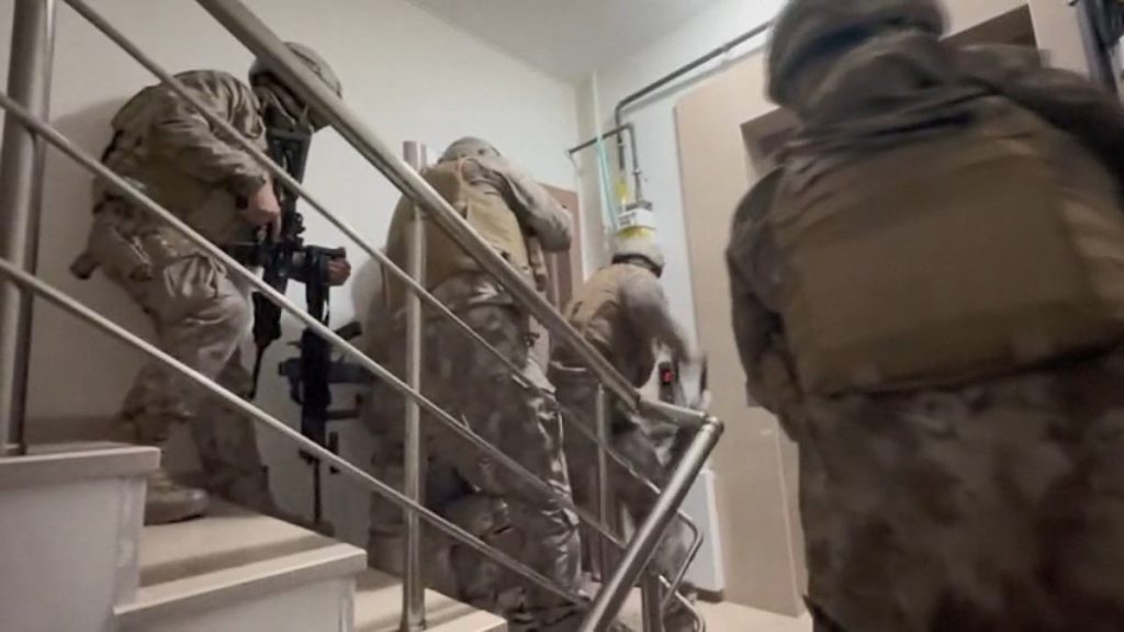 İstanbul’da göçmen kaçakçılarına operasyon: 4 gözaltı