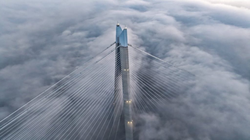 İstanbul’da gün doğumu ve sisin büyüleyici buluşması