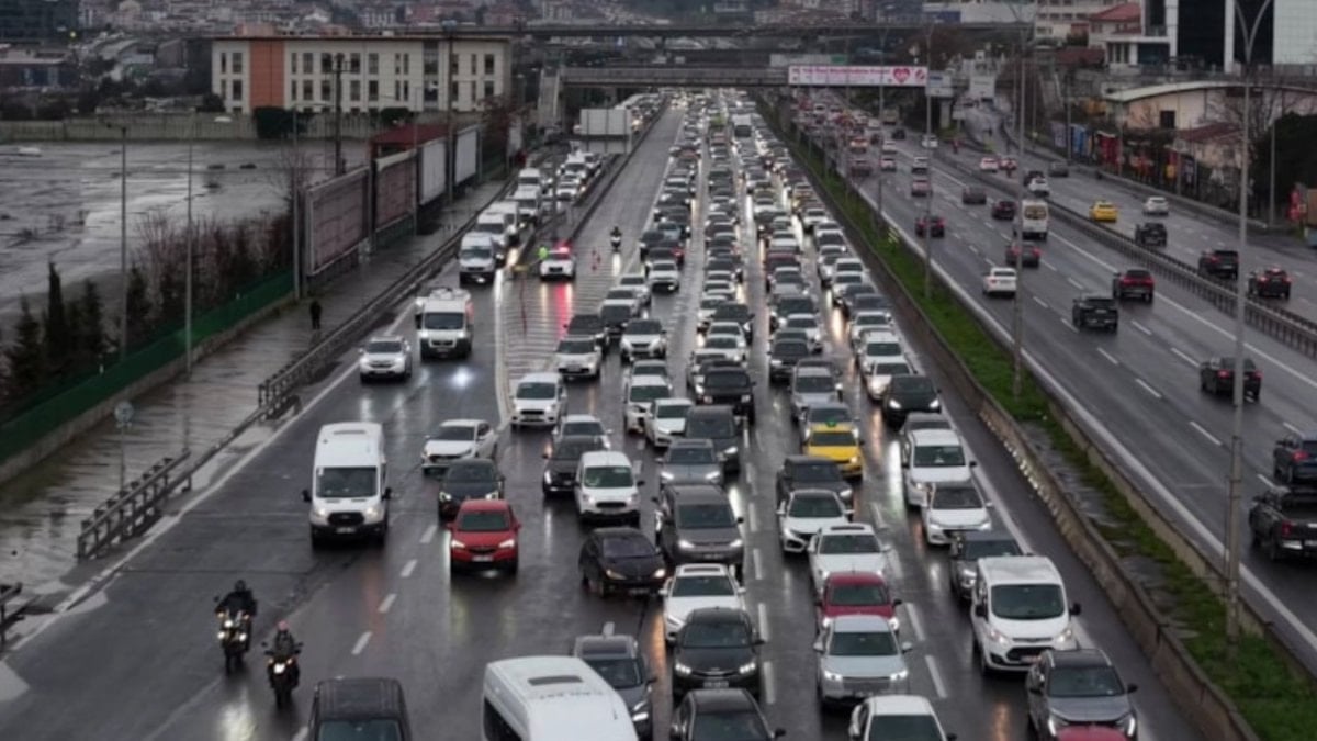 İstanbul’da iftar saatine dakikalar kala trafik yoğunluğu yüzde 89 olarak ölçüldü