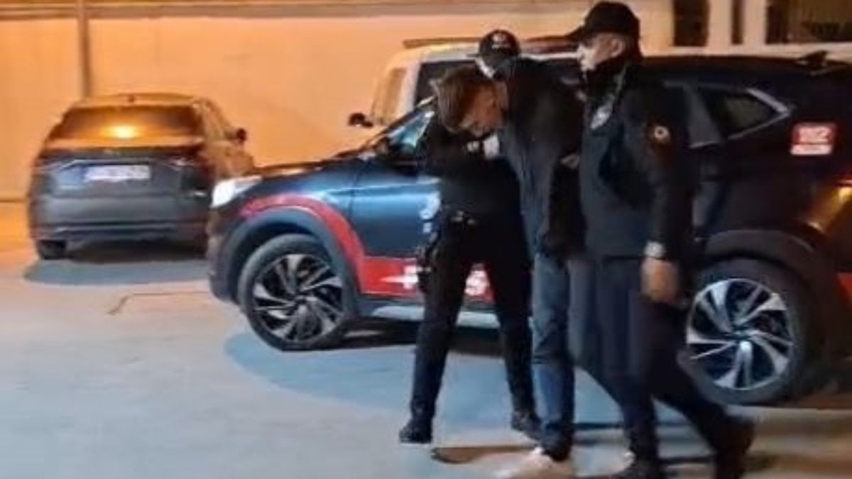 İstanbul’da kovalamaca: Polisten kaçan şüphelinin üzerinden uyuşturucu çıktı