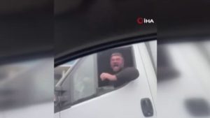 İstanbul’da küfürler savurduğu sürücüyü kovaladı
