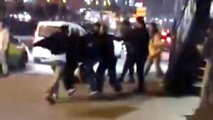 İstanbul’da liselilerin ‘laf atma’ kavgasında ortalık savaş alanına döndü