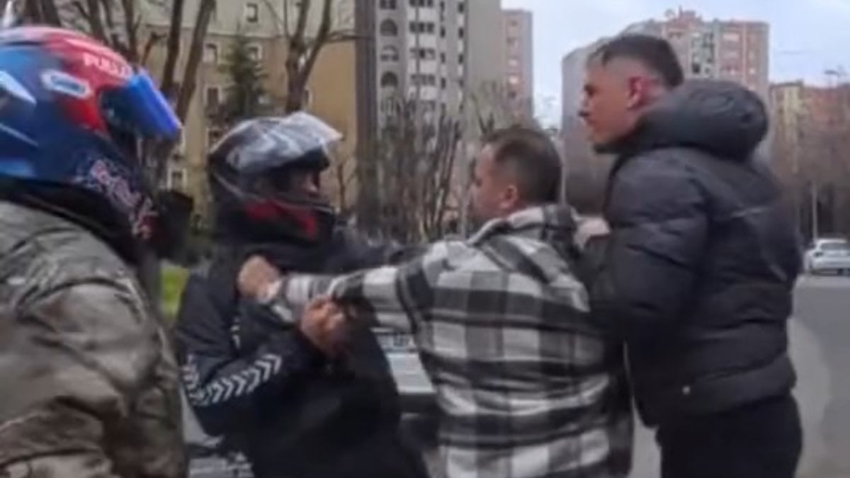 İstanbul’da motosiklet sürücüsüne saldırı: O anlar kask kamerasında