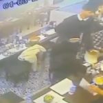 İstanbul’da ocakbaşında ‘böcekli yemek’ kabusu: Müşterinin dudağını ısırdı