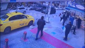 İstanbul’da park yeri kavgasında yumruklarla darbettiği sürücü komaya girdi: Taksici tutuklandı