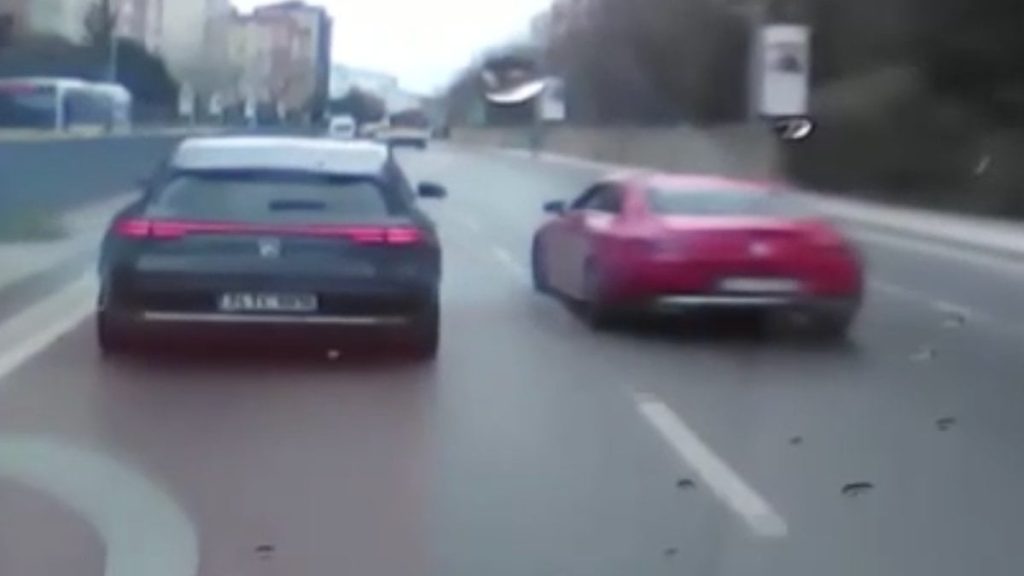 İstanbul’da trafik kavgası ortalığı savaş alanına çevirdi