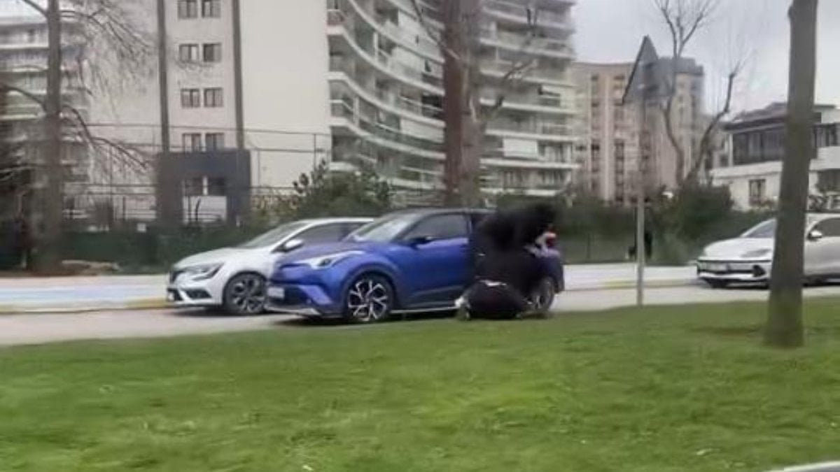 İstanbul’da trafik tartışmasında iki kadın saç saça kavga etti