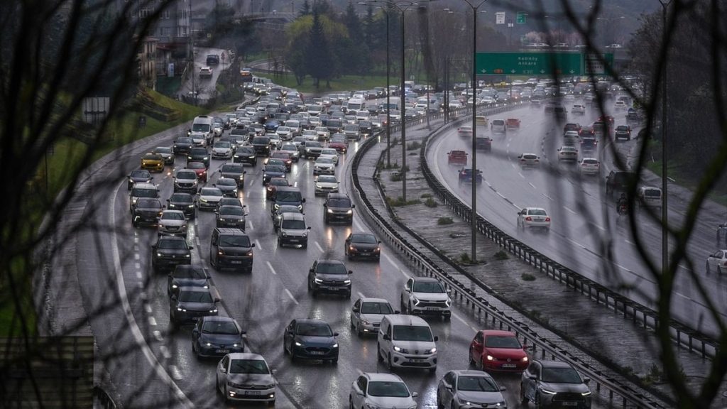 İstanbul’da trafik yoğunluğu Ramazan Bayramı’nın ilk gününde de devam etti