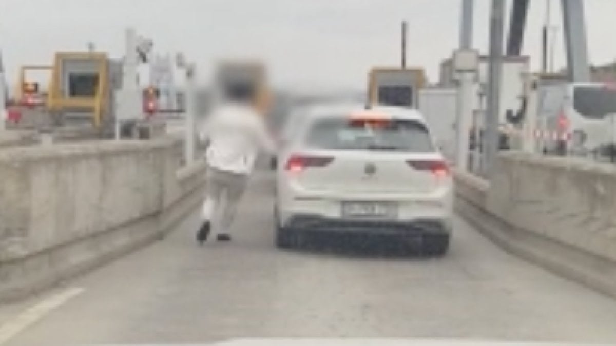 İstanbul’da trafikte otomobile saldıran tır sürücüsü kamerada