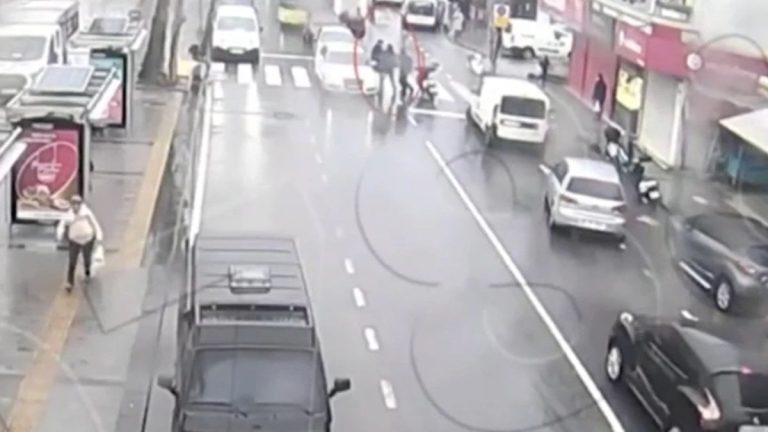 İstanbul’da trafikteki kavga kameradan tespit edildi