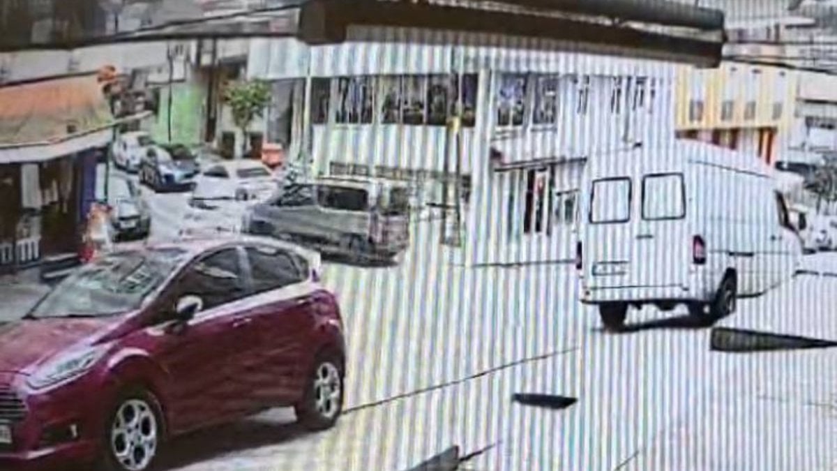 İstanbul’da yol verme kavgasında otomobile çarptı