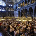 İstanbul’daki camilerde bayram namazı kılındı