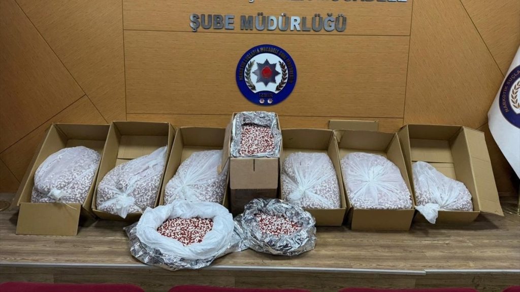 İzmir’de 356 bin uyuşturucu hap ele geçirildi