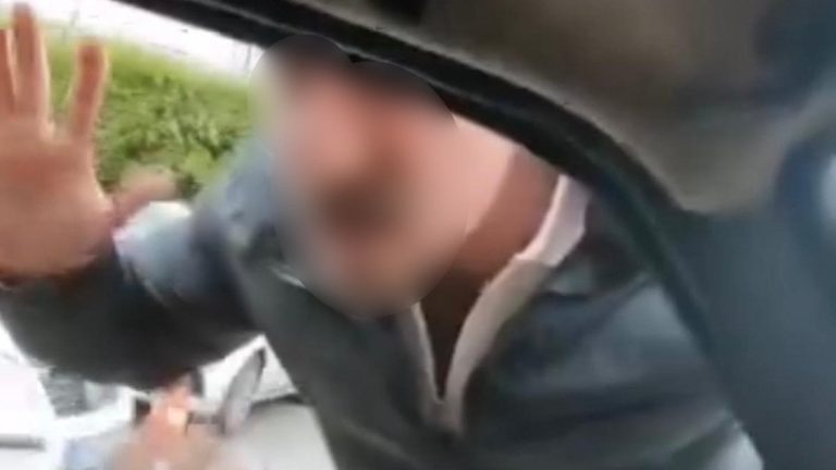 İzmir’de ailesinin yanında saldırıya uğradı