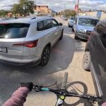 İzmir’de bisikletli genci sıkıştırıp aracından indi: 180 bin lira ceza kesildi