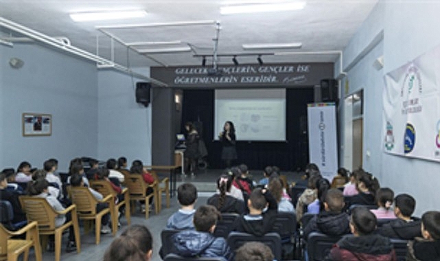 İzmir’de çocuklar iklim için ayakta