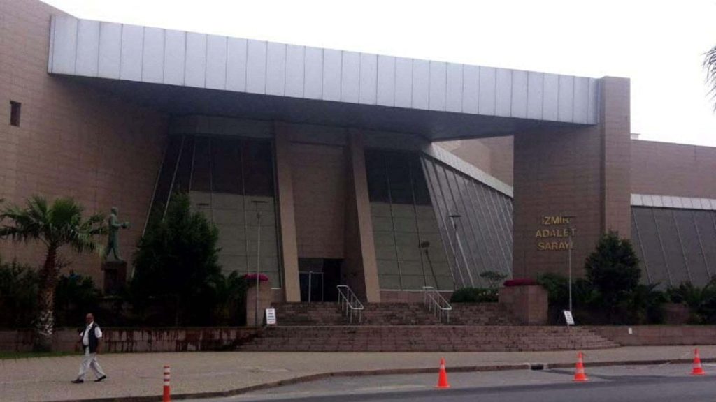 İzmir’de dolandırıcılık yapan 25 kişi yakalandı