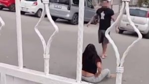 İzmir’de okul önünde kadına şiddet: Çocuklar o anlara şahit oldu