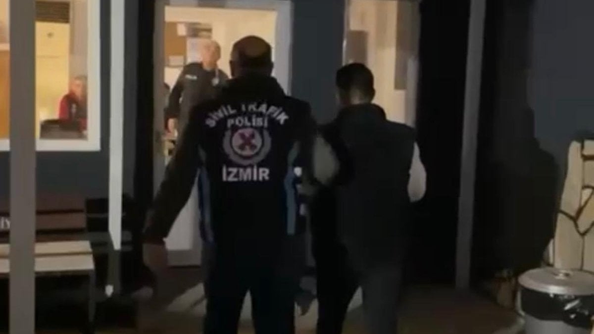 İzmir’de otobüsün önünü kesen sürücüye 182 bin lira ceza kesildi