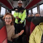 Jandarma sürücülere kuralları hatırlattı, şeker ve kolonya ikram etti