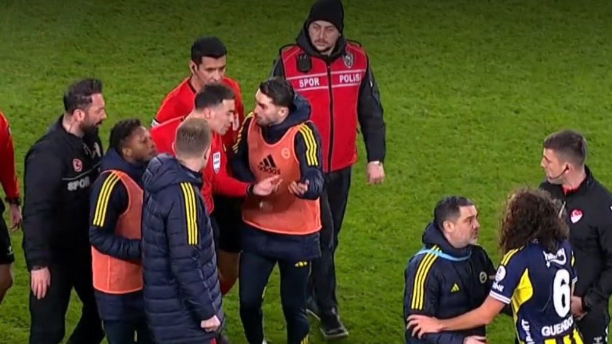 Kadıköy’de tansiyon yükseldi! İlk yarının sonunda saha karıştı