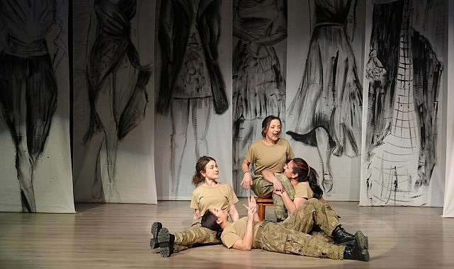 “Kadınca Kararınca” Saray Atatürk Kültür Merkezi’nde sahnelendi