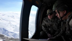 Kara Kuvvetleri Komutanı Metin Tokel İran sınırında