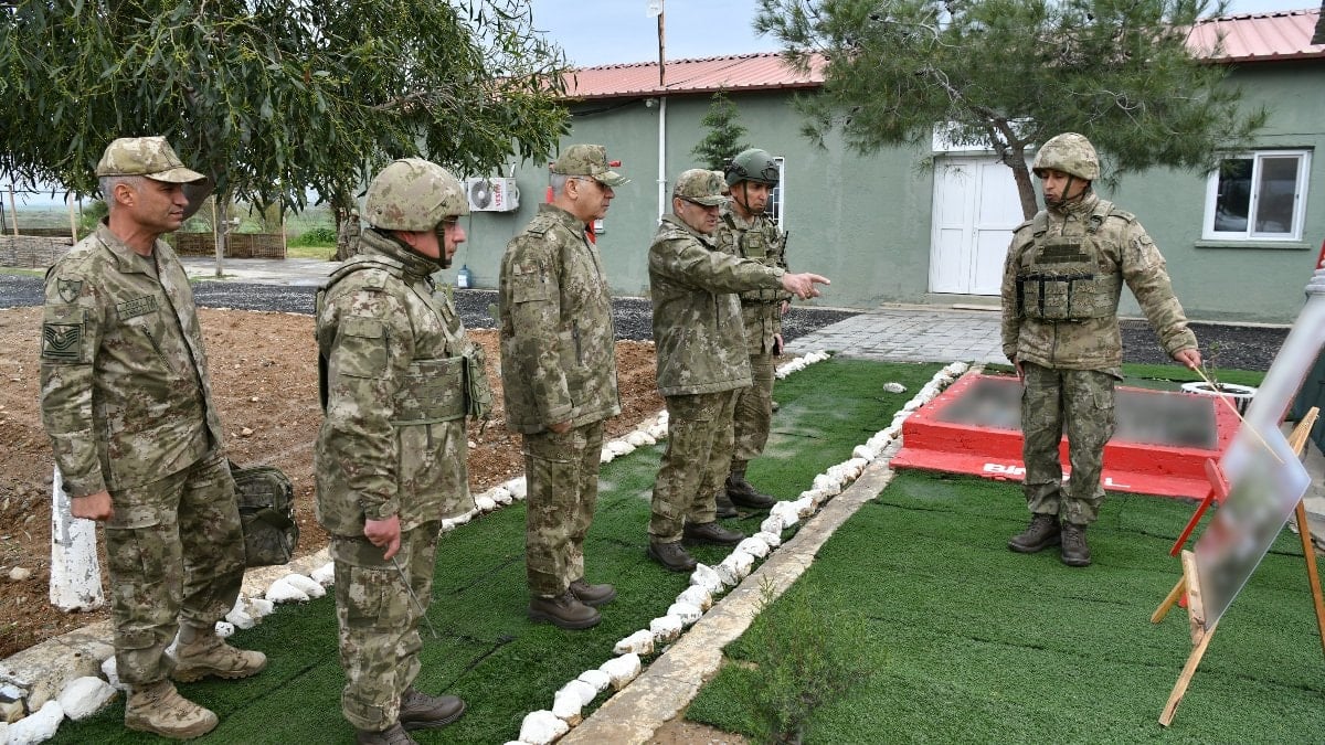 Kara Kuvvetleri Komutanı Metin Tokel’den KKTC’de inceleme