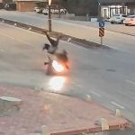 Karaman’da motosikletin çarptığı yaya havaya uçtu