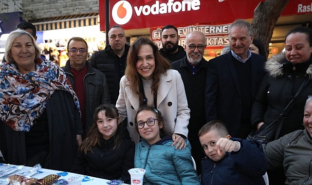 Karşıyaka Çarşı’ya dev sofra: 5 bin kişi iftarda buluştu!